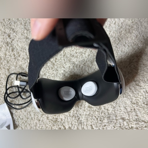 White Eye Massager - Picture 4 of 12